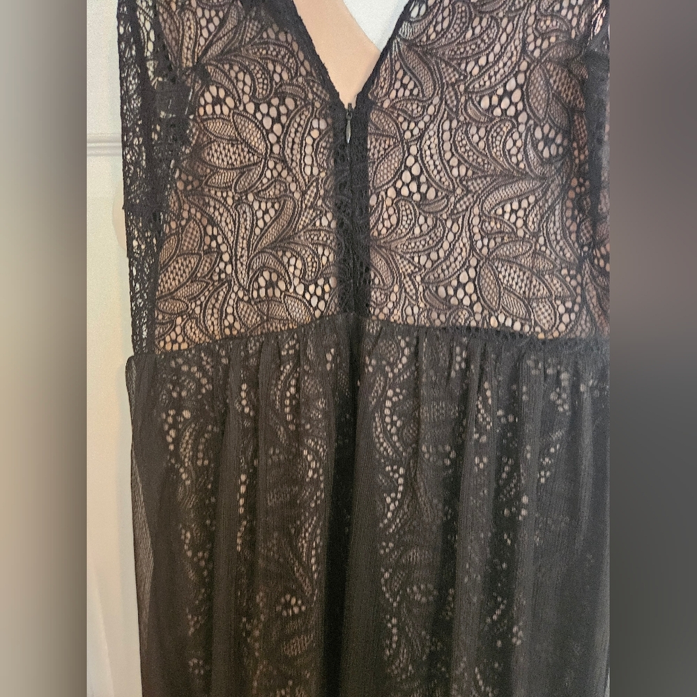 NWT. Dynamite Black Lace Maxi Dress Sheer Overlay V-neck Sleevless Evening XL. - Picture 8 of 10
